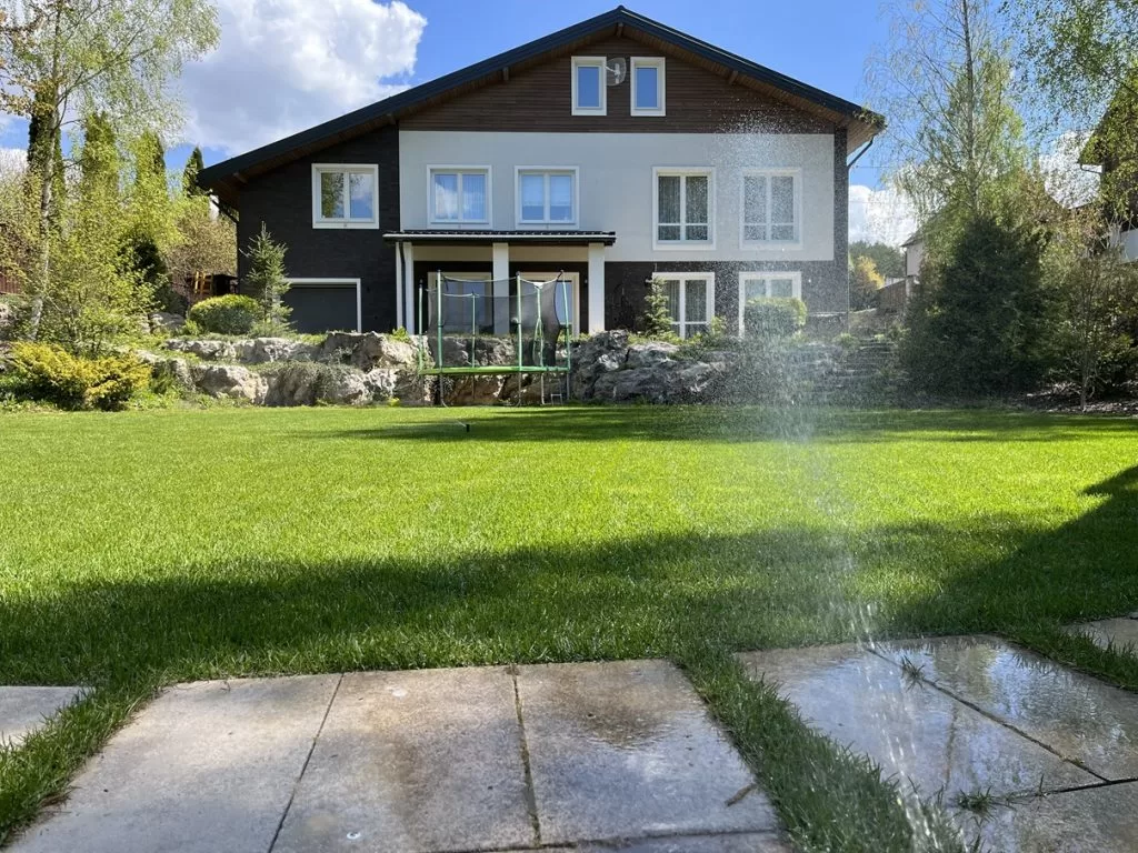 Участок с уклоном - как обыграть перепад
